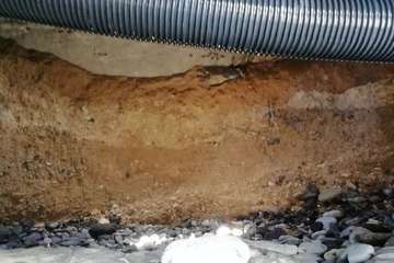 El extremo sur del paseo de Salinetas se desfonda por la falta de cuidados (Foto TA)